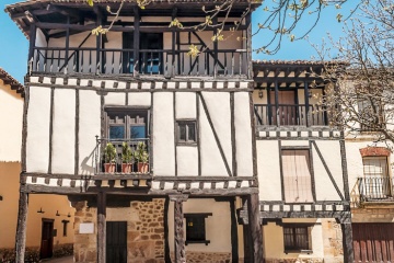 Tradycyjne domy w Covarrubias (Burgos, Kastylia i León)