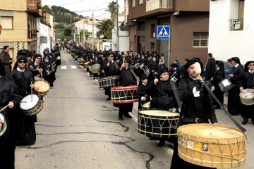 Processão com tambores na Semana Santa de Híjar, em Teruel (Aragón)