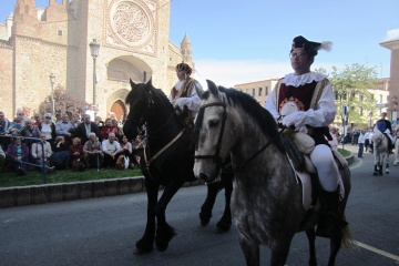 Parada jeździecka podczas święta Las Mondas w Talavera de la Reina (Toledo, Kastylia-La Mancha)