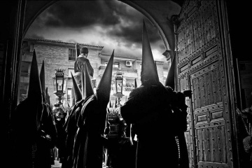 Entrance of the processional float of Nuestro Padre Jesús Nazareno into the parish church Easter Week in Ocaña