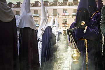 Weihrauchgefäß auf dem Plaza Mayor, Karwoche in Ocaña