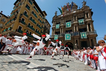 パンプローナ（ナバーラ） サン・フェルミン祭で踊られる伝統的ダンス
