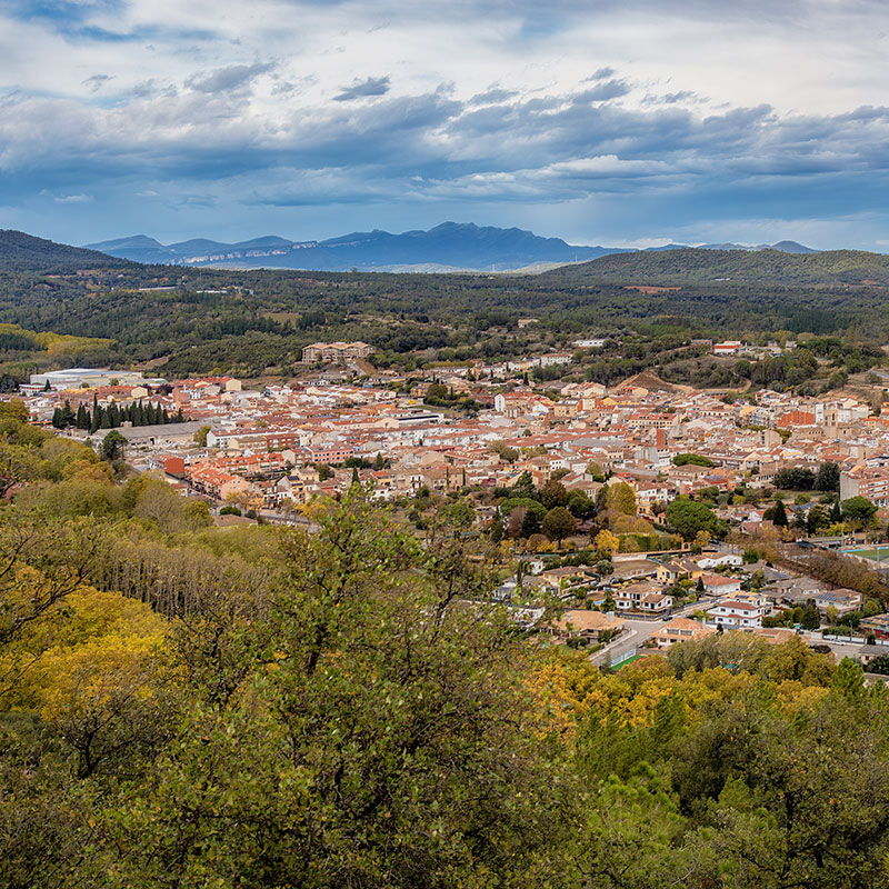 Ogólny widok na Santa Coloma de Farners w Gironie