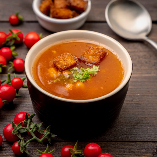 Refrescante plato de gazpacho andaluz