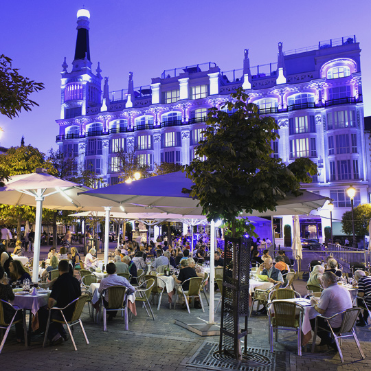 Terrasses sur la Plaza de Santa Ana de Madrid