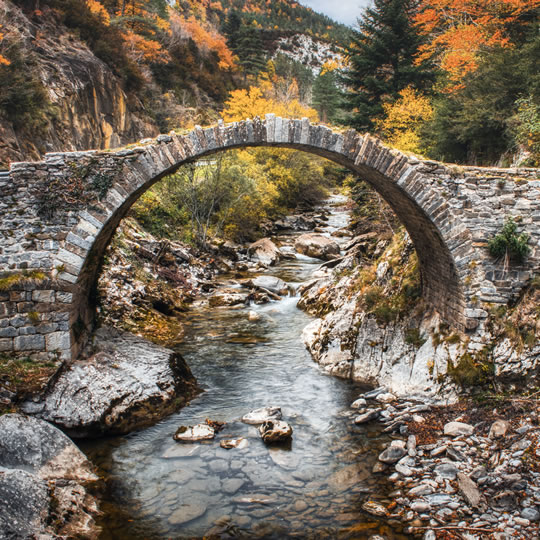 Most romański w Isaba, Valle de Roncal, Navarra