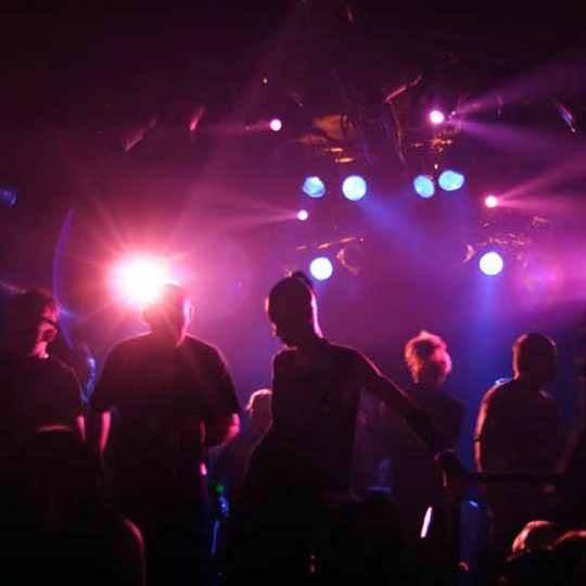 Imagen genércia de noche en una discoteca