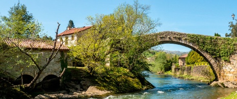 Alte Brücke in Liérganes, Kantabrien