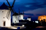 Windmühlen in Consuegra bei Sonnenuntergang