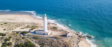 Vista del Faro en el cabo Trafalgar en Cádiz, Andalucía