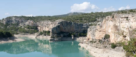 Blick auf den Santolea-Stausee in Teruel, Aragón