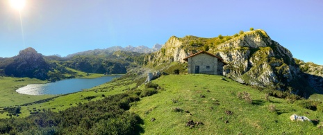 Die Seen von Covadonga im Nationalpark Picos de Europa, Asturien