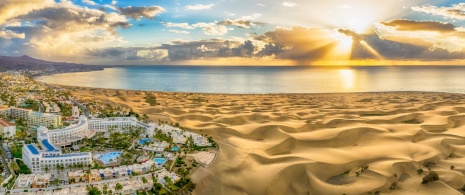 Widok specjalnego rezerwatu przyrody Las Dunas de Maspalomas na Gran Canarii, Wyspy Kanaryjskie