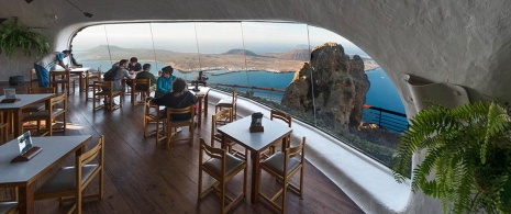  Mirador del Río. Lanzarote. Ristorante e vista