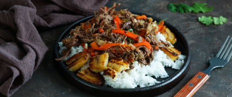 Ropa vieja canaria, típico plato de la gastronomía canaria.