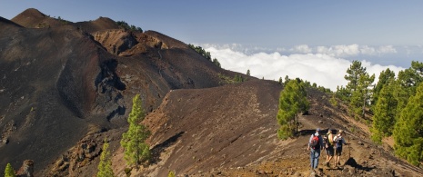 Wanderer auf der Route der Vulkane auf La Palma, Kanarische Inseln