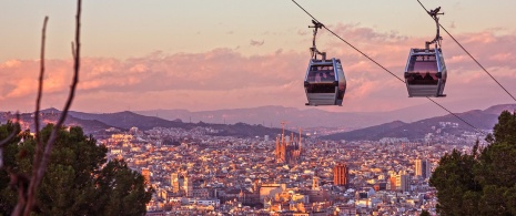 Montjuïc cable car with views of Barcelona