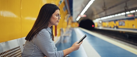 Turista nella metropolitana di Madrid