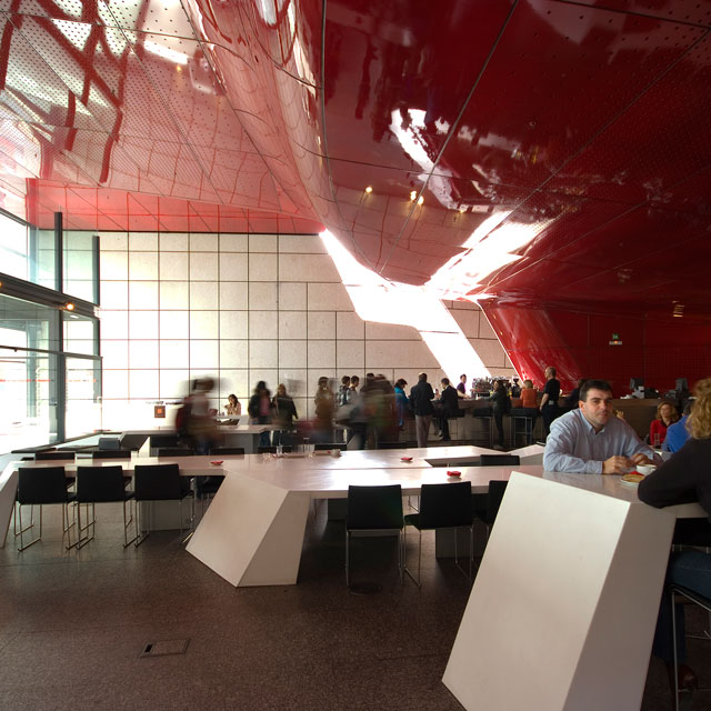 Café im Nationalen Kunstzentrum Reina Sofía