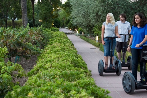 Turisti nel Giardino Reale Botanico