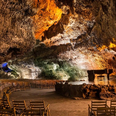 Auditorio en la Cueva de los Verdes