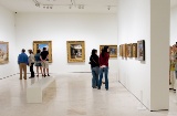 Sala con visitatori all’interno del museo