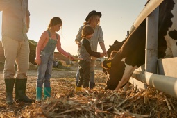 Familia en una granja