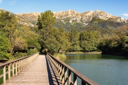 Valdemurio-Stausee auf dem Weg Senda del Oso in Asturien